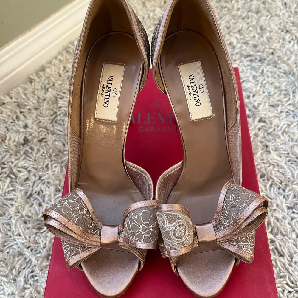 Valentino Peep Toe Pump Size 38.5